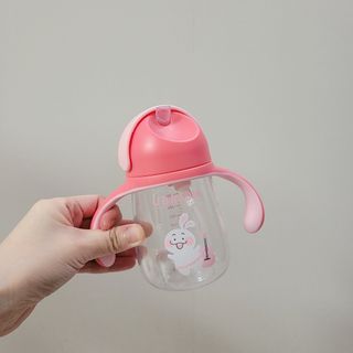 유비맘 트라이탄 코니빨대컵_컬러 랜덤 발송 — 4점을 준 리뷰어가 2021년 1월 올린 사용 사진