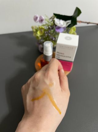 유니베르소 로즈힙 오일 15ml — 5점을 준 리뷰어가 2021년 8월 올린 사용 사진