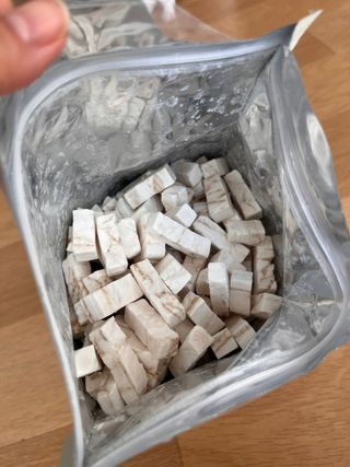 [펫시밀] 원물그대로 영양듬뿍 동결건조 왕북어트릿300g,왕치킨트릿400g,열빙어트릿300g 대용량 간식 — 5점을 준 리뷰어가 2023년 5월 올린 사용 사진
