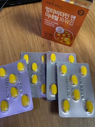 서울약사신협_내몸애발란스멀티비타민앤미네랄파워업_800mg x 90정 — 5점을 준 리뷰어가 2021년 5월 올린 사용 사진