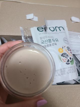 이롬 황성주 박사의 국산콩 두유 검은콩과 17곡 프리미엄 — 5점을 준 리뷰어가 2021년 5월 올린 사용 사진