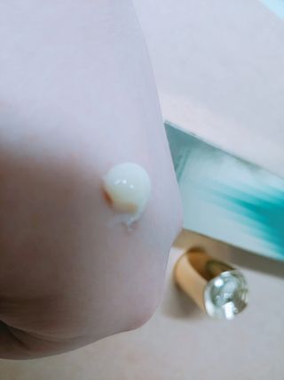 [NEW 탄력유턴 아이크림] AHC 유스 래스팅 리얼 아이크림 포 페이스 — 5점을 준 리뷰어가 2021년 3월 올린 사용 사진