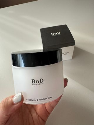 비엔디 2NOW[한글]]BnD 바디 미백 겨드랑이 크림 — 5점을 준 리뷰어가 2024년 12월 올린 사용 사진
