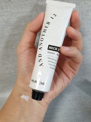 멈칫(MUMCHIT) 넥퍼퓸 NECKPERFUME 2가지 향 — 5점을 준 리뷰어가 2021년 11월 올린 사용 사진