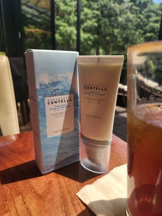 [스킨1004] 마다가스카르 센텔라 히알루-시카 워터핏 선세럼 50ml — 5점을 준 리뷰어가 2024년 6월 올린 사용 사진