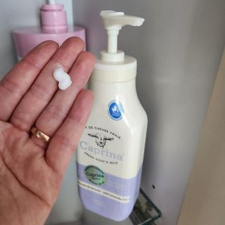 카프리나 산양밀크 모이스춰라이징 바디로션 350ml(라벤더향) — 5점을 준 리뷰어가 2023년 5월 올린 사용 사진