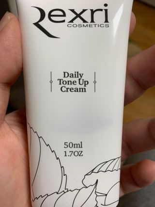 렉스리 데일리 톤업 크림 Rexri Daily Tone Up Cream — 5점을 준 리뷰어가 2022년 10월 올린 사용 사진