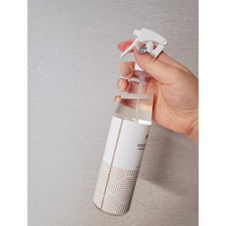 [엠메이데이] 드레스클리어 퍼퓸 스프레이 300ml 프리지아 가든향+프리지아 파출리향 — 5점을 준 리뷰어가 2022년 1월 올린 사용 사진