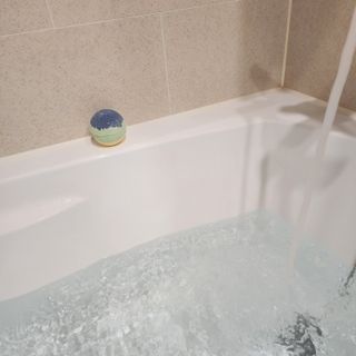 소담스퀘어 상암 Evreryday Bath Bomb Day7(에브리데이 배쓰밤 데이7) / 7종 중 2종 랜덤발송 — 5점을 준 리뷰어가 2022년 11월 올린 사용 사진