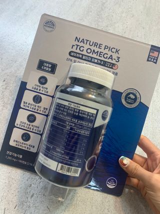 서울약사신협 네이처픽_알티지오메가3_1,205mg x 180캡슐 — 4점을 준 리뷰어가 2021년 9월 올린 사용 사진
