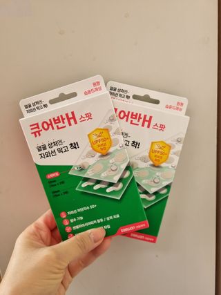 [큐어반H 스팟] 자외선 99프로 차단되는 스틱타입 스팟밴드(1팩 / 66매입) — 4.5점을 준 리뷰어가 2022년 12월 올린 사용 사진