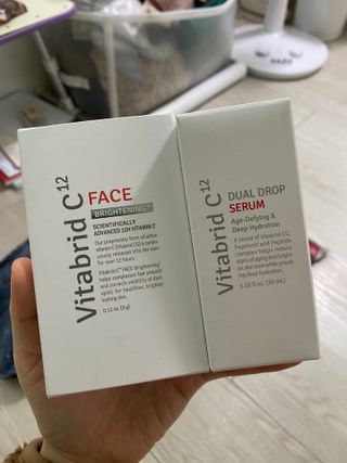 Free [비타브리드]피부를 위한 비타민C 조합! 비타브리드C12 듀얼 드롭 세럼&페이스 브라이트닝+ — 5점을 준 리뷰어가 2023년 10월 올린 사용 사진