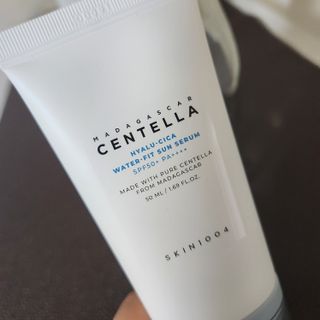MF[스킨1004] 마다가스카르 센텔라 히알루-시카 워터핏 선세럼 50ml — 5점을 준 리뷰어가 2024년 5월 올린 사용 사진