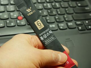 [푸름웰니스] 프리미엄 6년근 홍삼스틱 3mg x 100포 — 5점을 준 리뷰어가 2022년 3월 올린 사용 사진