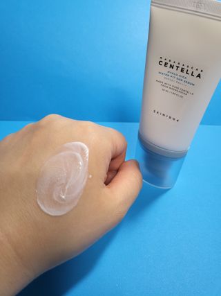 [스킨1004] 마다가스카르 센텔라 히알루-시카 워터핏 선세럼 50ml — 5점을 준 리뷰어가 2024년 5월 올린 사용 사진