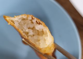 (주)성경순만두 곤약만두.콘치즈만두,삼각당면만두,당면 야끼만두,대구전통 납작만두,떡뽁이 매콤소스,달콤소스 — 5점을 준 리뷰어가 2023년 4월 올린 사용 사진