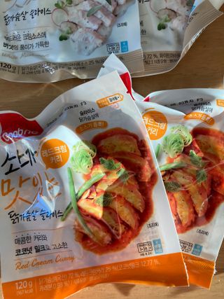 굽네몰 [굽네] 소스가 맛있는 닭가슴살 슬라이스 4종 — 5점을 준 리뷰어가 2021년 11월 올린 사용 사진