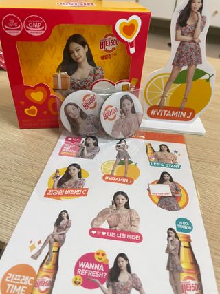 광동생활건강 [제니에디션] 비타500데일리스틱 gift set 60포+제니굿즈 3종+쇼핑백 — 5점을 준 리뷰어가 2021년 11월 올린 사용 사진