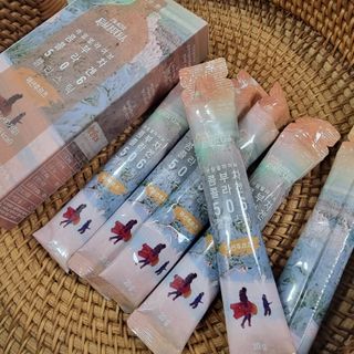 엘리샤코이 아임얼라이브 콤부차 콜라겐 506 스틱젤리 패션프루트 — 5점을 준 리뷰어가 2022년 8월 올린 사용 사진
