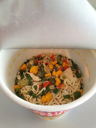 NISSIN 닛신 컵누들  4종 - 씨푸드오리지날, 씨푸드 스파이시, 씨푸드 커리, 씨푸드 XO소스 — 4점을 준 리뷰어가 2021년 11월 올린 사용 사진