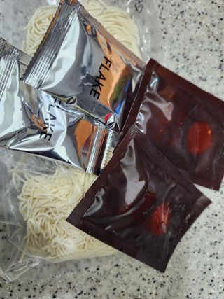 [한면원] 비빔국수 2인분 — 5점을 준 리뷰어가 2023년 3월 올린 사용 사진