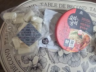 나우  [요리궁리] B타입 ( 매콤, 치즈, 매콤까르보 ) 꽃떡볶이 6개입 세트 — 5점을 준 리뷰어가 2025년 3월 올린 사용 사진