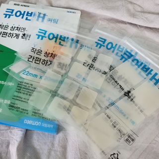 [큐어반H 커팅] 간편하게 떼서 쓰는 자외선차단 습윤밴드 (1팩/30매입) — 5점을 준 리뷰어가 2022년 11월 올린 사용 사진