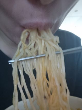 NISSIN 닛신 컵누들  4종 - 씨푸드오리지날, 씨푸드 스파이시, 씨푸드 커리, 씨푸드 XO소스 — 5점을 준 리뷰어가 2022년 4월 올린 사용 사진