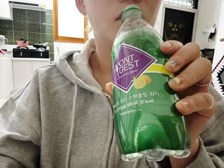 몽베스트 Montbest with Sparkling water Lemon OR Lime 20병(랜덤) — 5점을 준 리뷰어가 2022년 11월 올린 사용 사진