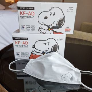JHWORLD 스누피 마스크 정품 스누피 KF-AD 국내 비말차단 아동용 성인용 일회용 덴탈마스크 50매 — 5점을 준 리뷰어가 2021년 6월 올린 사용 사진