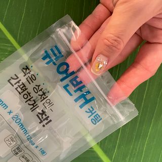 [큐어반H 커팅] 간편하게 떼서 쓰는 자외선차단 습윤밴드 (1팩/30매입) — 3.5점을 준 리뷰어가 2022년 11월 올린 사용 사진
