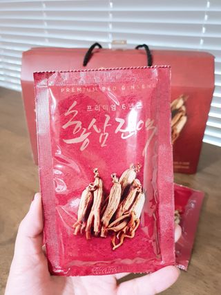 서울약사신협_프리미엄 6년근 홍삼진액_70mlx30포 — 5점을 준 리뷰어가 2021년 2월 올린 사용 사진