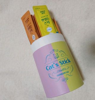 페페로니 맛있는 스틱 - 무항생제 닭고기 15개 + 원양선 참치 15개 — 5점을 준 리뷰어가 2021년 10월 올린 사용 사진