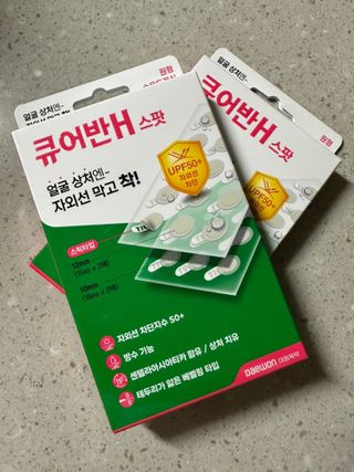 [큐어반H 스팟] 자외선 99프로 차단되는 스틱타입 스팟밴드(1팩 / 66매입) — 5점을 준 리뷰어가 2022년 11월 올린 사용 사진