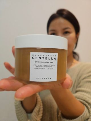 스킨1004 [SKIN1004] 마다가스카르 센텔라 퀵 카밍 패드 70매 130ml — 5점을 준 리뷰어가 2024년 9월 올린 사용 사진