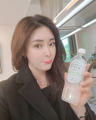 아쿠아스 플레이버워터 [아쿠아스] 제로칼로리 플레이버워터 복숭아/청포도 1BOX 20개입 — 5점을 준 리뷰어가 2021년 4월 올린 사용 사진