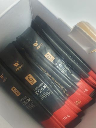 [푸름웰니스] 프리미엄 6년근 홍삼스틱 3mg x 100포 — 5점을 준 리뷰어가 2022년 4월 올린 사용 사진