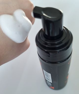 코스모먼트 부스티모 부스팅샴푸60ml + 비듬세정 진정샴푸50ml — 1점을 준 리뷰어가 2021년 11월 올린 사용 사진