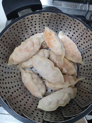 삼양냉동 [삼양] 얇은피불닭왕교자+얇은피까르보불닭왕교자 총4팩 — 5점을 준 리뷰어가 2021년 2월 올린 사용 사진