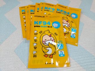 아토팜 블라블라 황사방역 마스크 KF94 — 4점을 준 리뷰어가 2021년 10월 올린 사용 사진