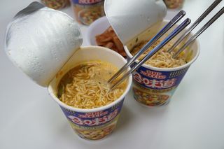 NISSIN 닛신 컵누들  4종 - 씨푸드오리지날, 씨푸드 스파이시, 씨푸드 커리, 씨푸드 XO소스 — 5점을 준 리뷰어가 2022년 4월 올린 사용 사진