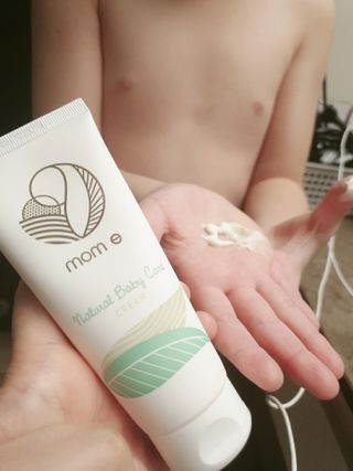 mom e 맘이 내추럴 베이비 케어 크림+바디오일 — 5점을 준 리뷰어가 2021년 1월 올린 사용 사진