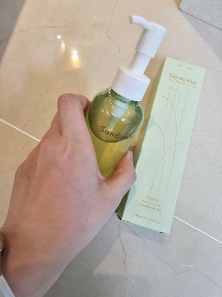 스킨큐어 산다화 순한 클렌징 동백 오일 200ml — 5점을 준 리뷰어가 2023년 4월 올린 사용 사진