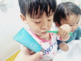 치과에서 쓰는 치약 _ 라벨제로 저불소 꼬마, 키즈, 유아, 베이비, 주니어 안전한 어린이치약 — 5점을 준 리뷰어가 2023년 1월 올린 사용 사진