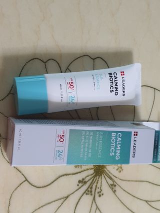 리더스코스메틱 리더스 카밍 바이오틱스 선 에센스 SPF 50+ PA++++ — 4.5점을 준 리뷰어가 2022년 8월 올린 사용 사진
