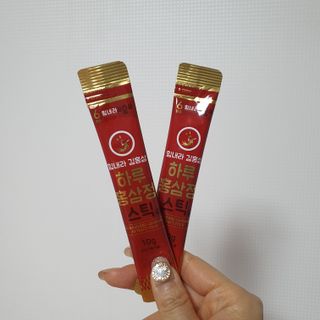 힘내라김홍삼 하루홍삼정스틱 10g x 10포 — 5점을 준 리뷰어가 2021년 3월 올린 사용 사진