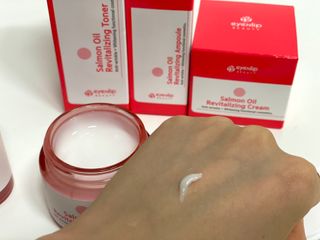 아이앤립 / EYENLIP 아이앤립 연어오일 리바이탈라이징 토너+앰플+크림 3종 세트 — 5점을 준 리뷰어가 2021년 6월 올린 사용 사진