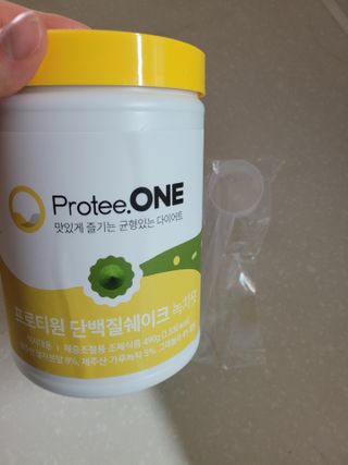 프로티원 단백질쉐이크 녹차맛 2주분 1통+보틀 — 5점을 준 리뷰어가 2021년 4월 올린 사용 사진