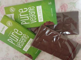 당류2g 자일리톨로 단맛을낸 슈카 퓨어비건 무설탕초콜릿 Xucker vegan 2개입 — 5점을 준 리뷰어가 2021년 4월 올린 사용 사진