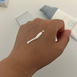 [스킨1004] 마다가스카르 센텔라 히알루-시카 워터핏 선세럼 50ml — 5점을 준 리뷰어가 2024년 5월 올린 사용 사진